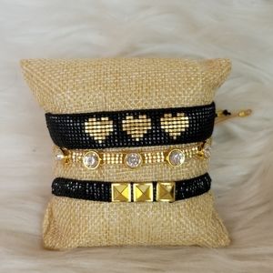 Set of 3 adjustable bracelets.